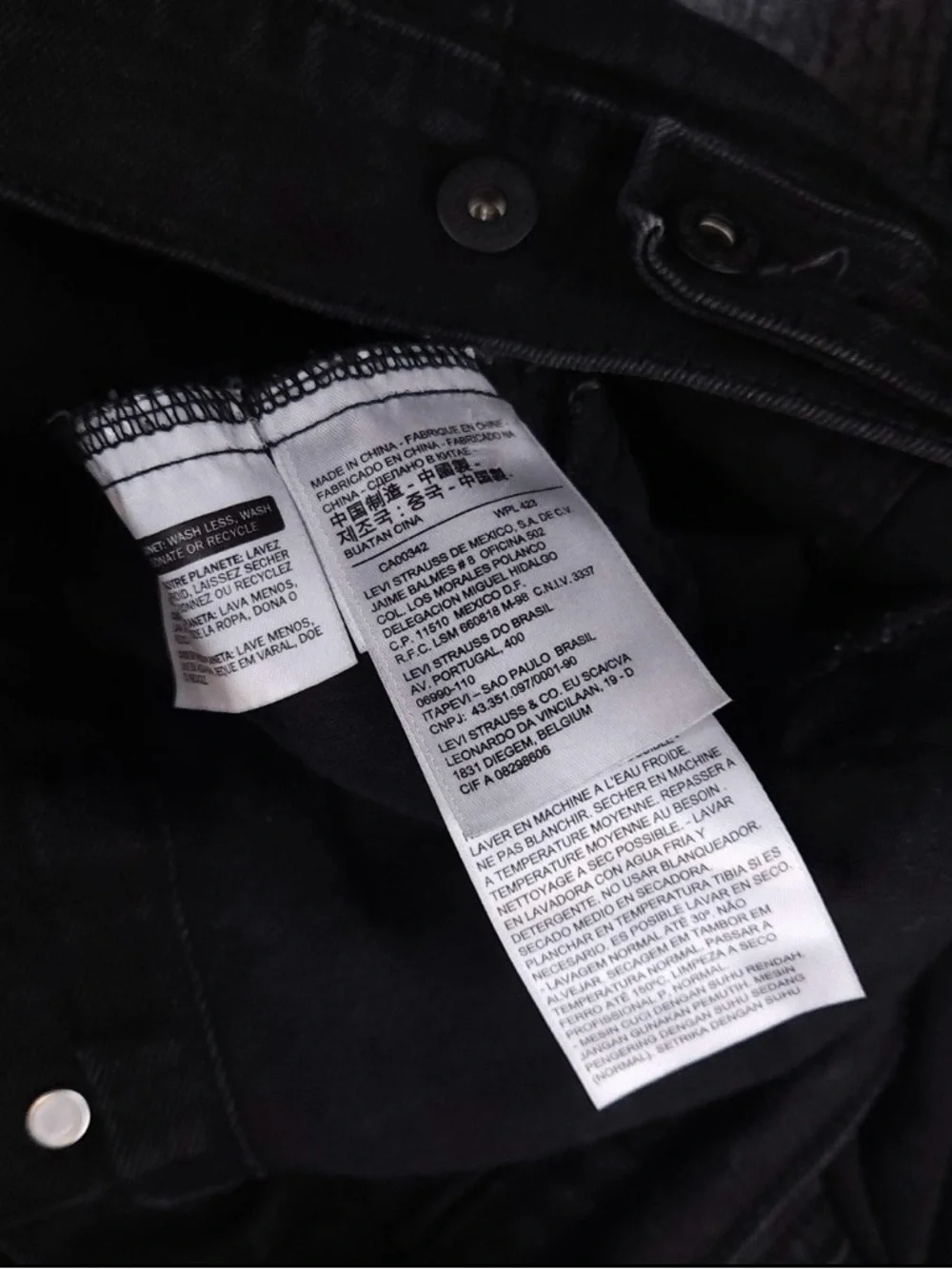 Levi's Black Denim Trucker Jacket - Men's Large - Picture 6 of 9